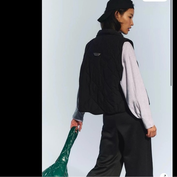 Free people movement Quinn  Women's Black Quilted Vest size L - Picture 2 of 12